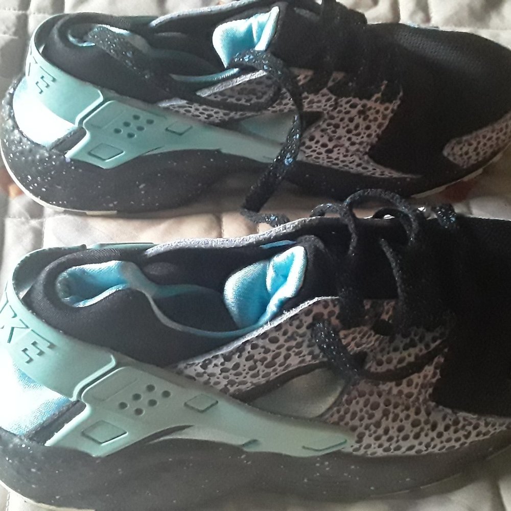 Nike Women's Black & Teal Speckled Sneakers - Picture 2 of 9